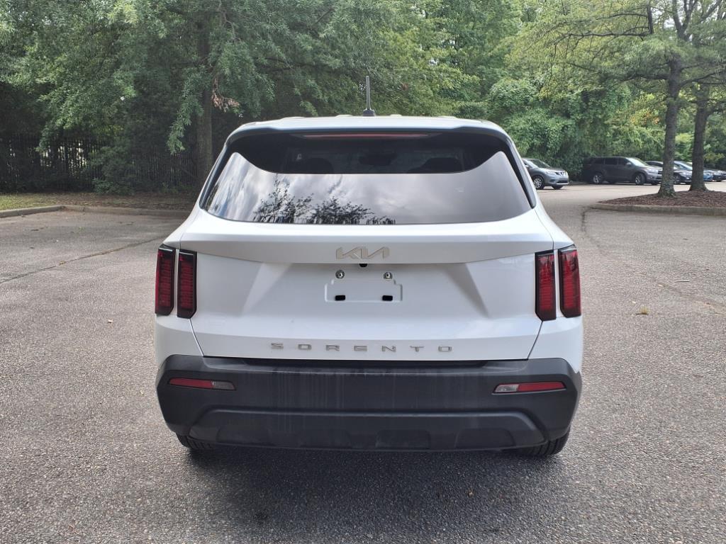 2022 Kia Sorento LX photo 6