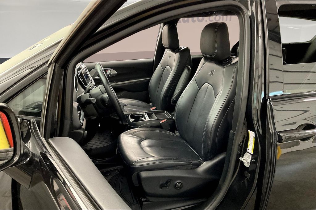 2018 Chrysler Pacifica Touring L photo 23