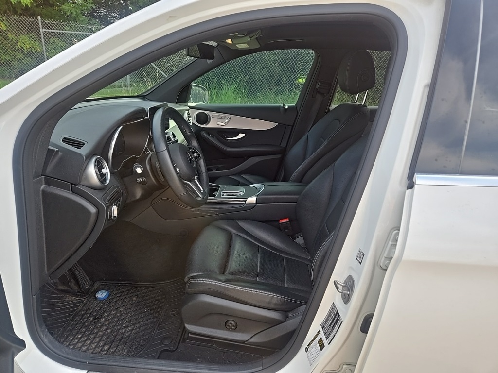 2020 Mercedes Benz GLC 300 4MATIC photo 3