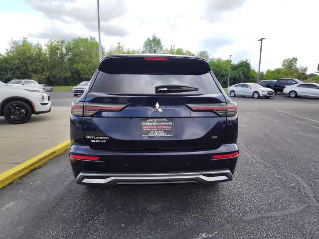2025 Mitsubishi Outlander SE photo 3