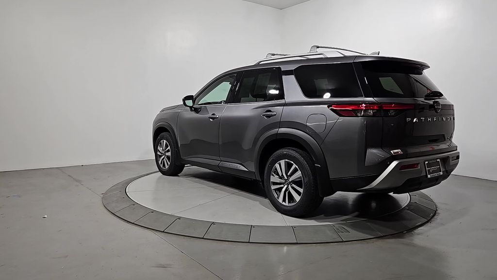 2023 Nissan Pathfinder SL photo 2