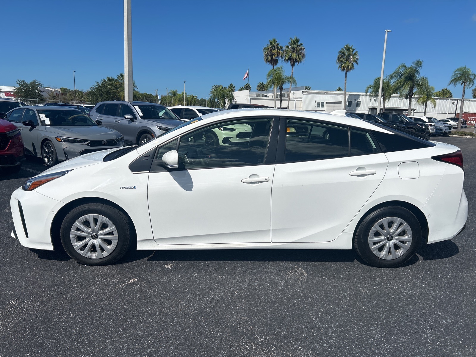 2021 Toyota Prius LE photo 4