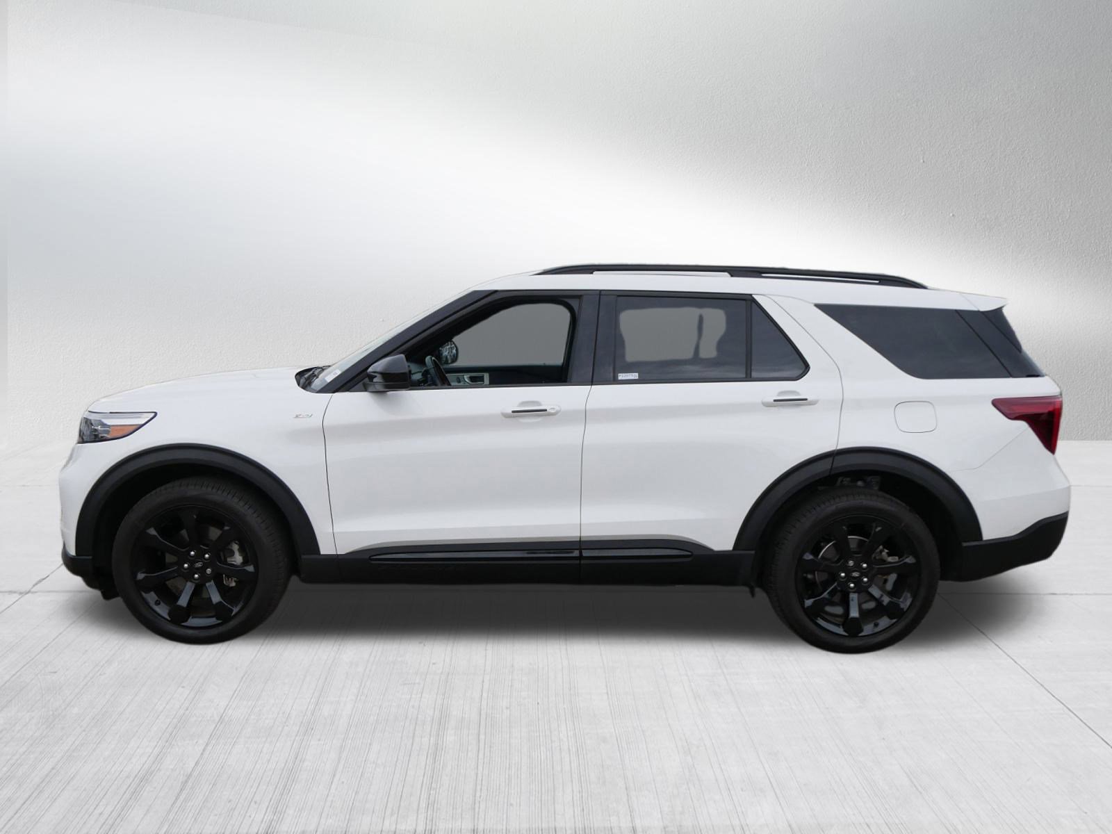 2023 Ford Explorer ST-Line photo 2