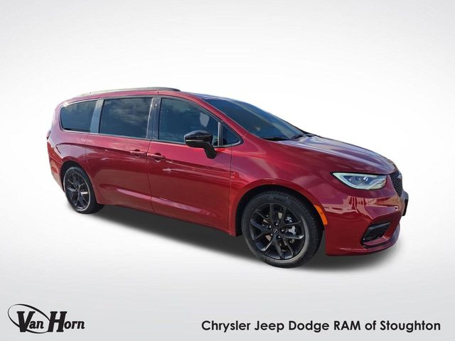 2026 Chrysler Pacifica Select's photo