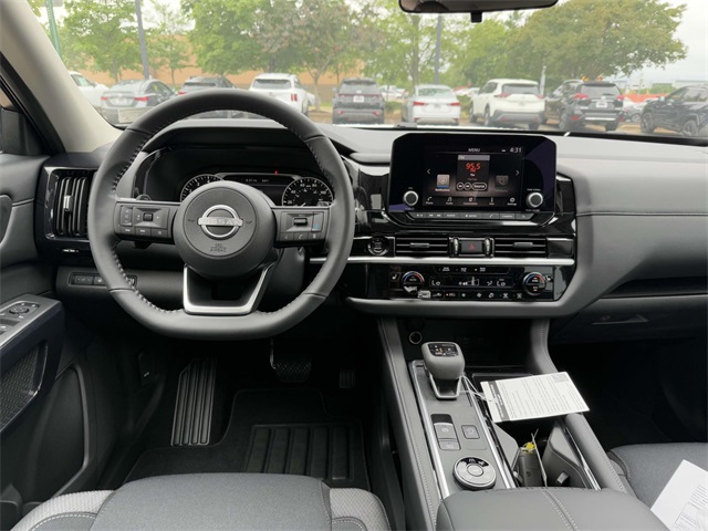 2025 Nissan Pathfinder SV photo 2