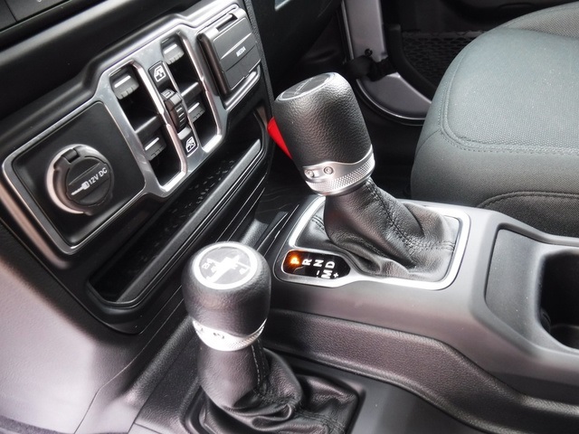 2022 Jeep Gladiator Willys photo 19