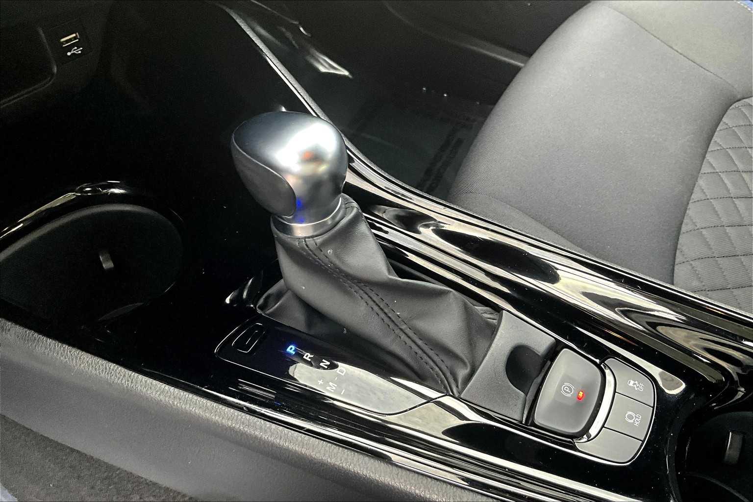 2021 Toyota C-HR XLE photo 15