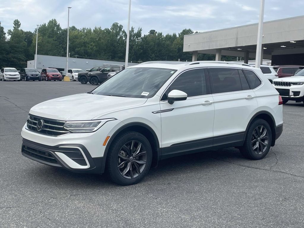 2023 Volkswagen Tiguan SE photo 3