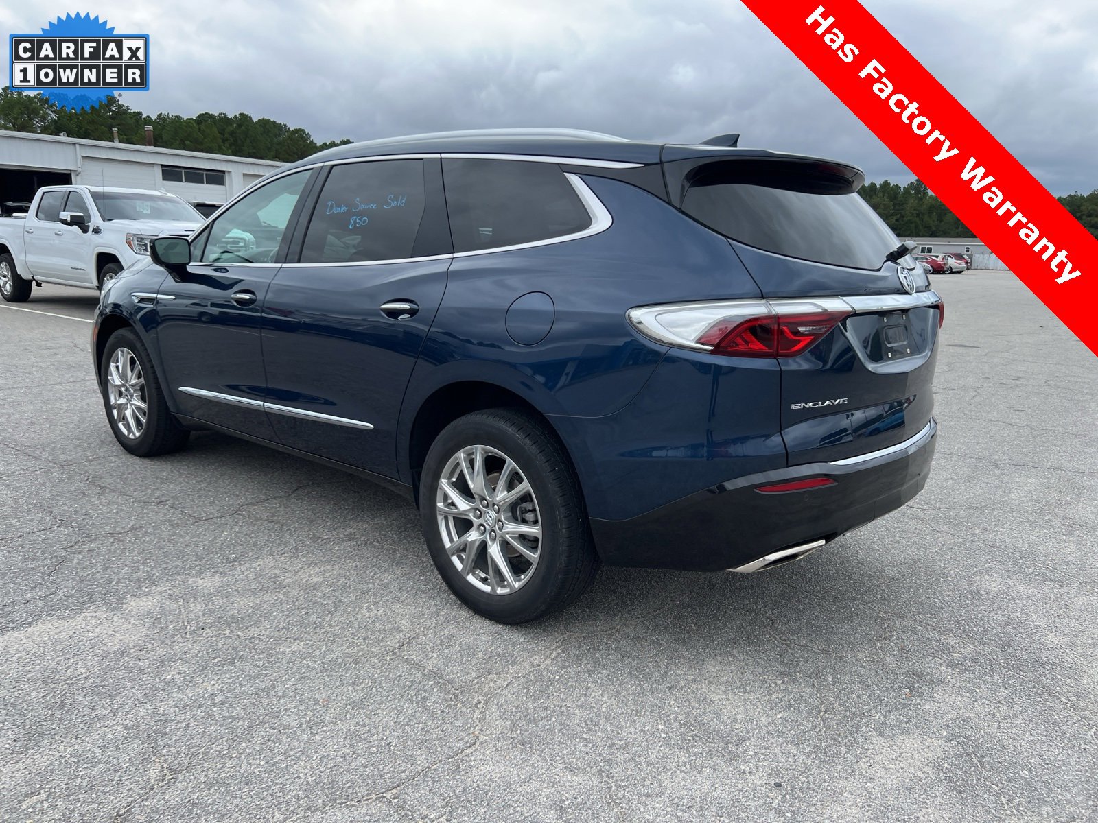 2023 Buick Enclave Essence photo 2