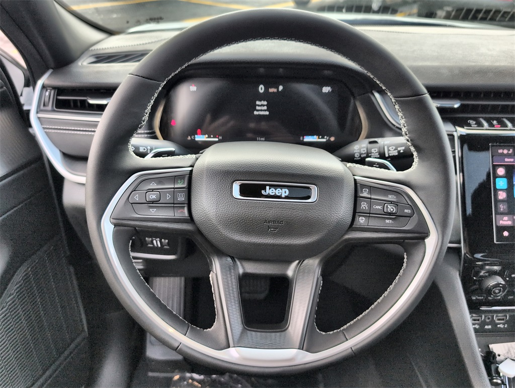 2025 Jeep Grand Cherokee Laredo Altitude photo 14