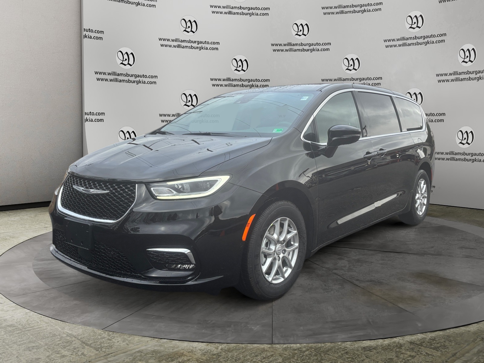 2026 Chrysler Pacifica Select's photo