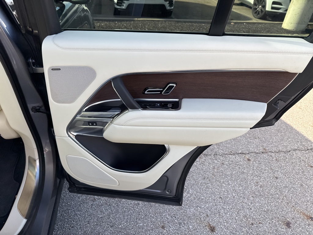 2023 Land Rover Range Rover SE photo 19