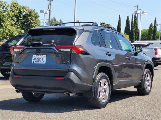 2022 Toyota RAV4 XLE photo 3