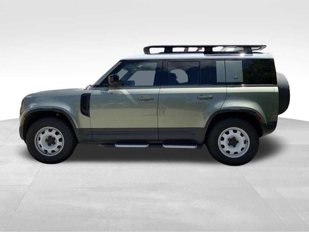 2023 Land Rover Defender 110 S photo 4