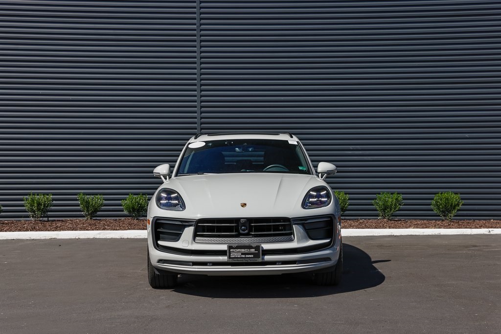 2025 Porsche Macan T photo 10