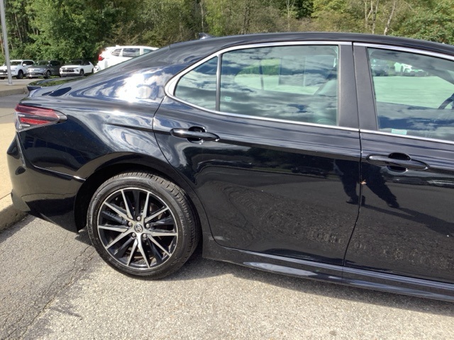 2022 Toyota Camry SE photo 7