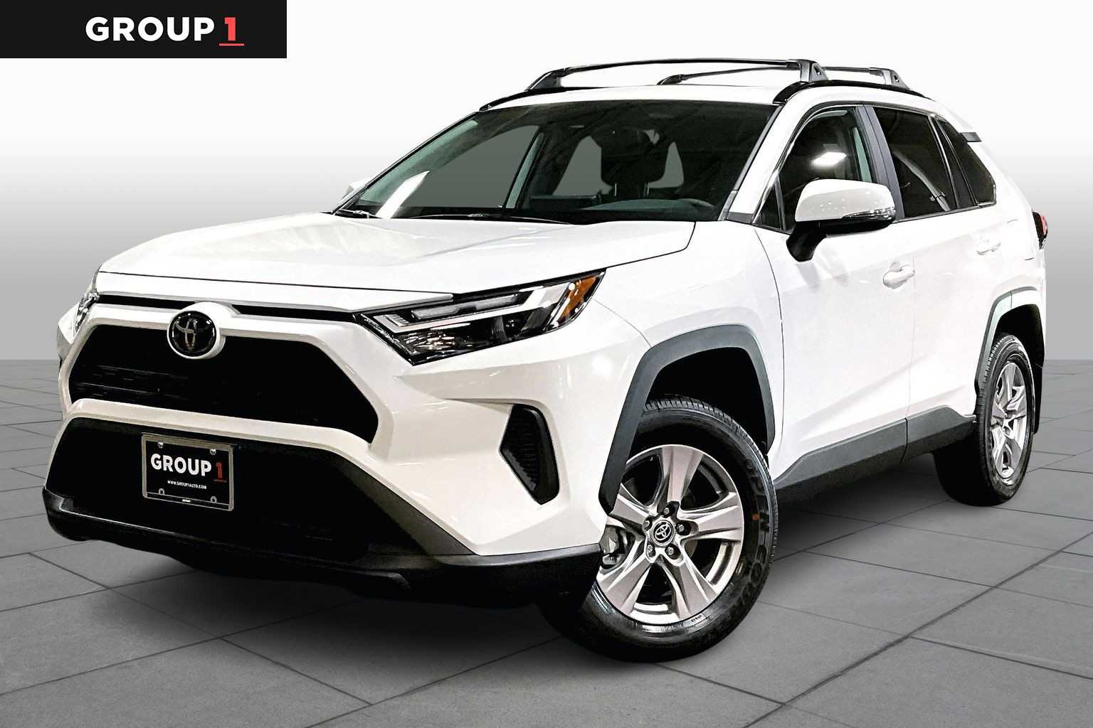 2025 Toyota RAV4 XLE's photo