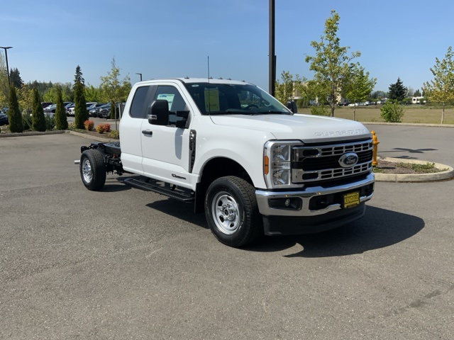 2025 Ford F-350 photo 3