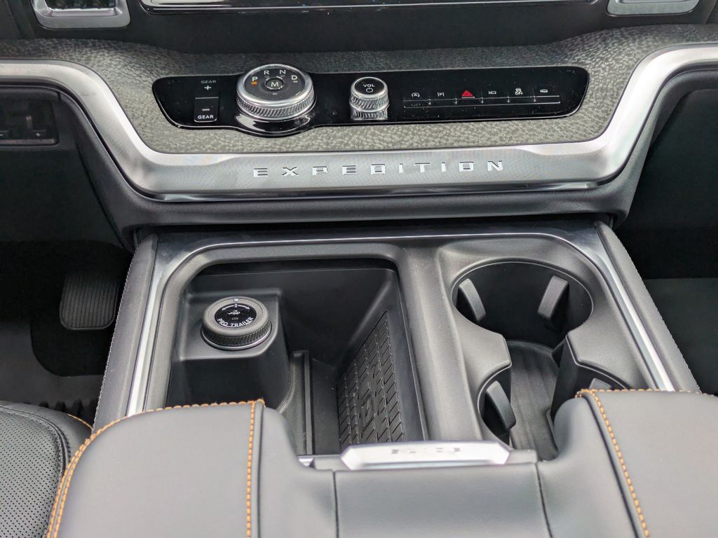 2025 Ford Expedition photo 23