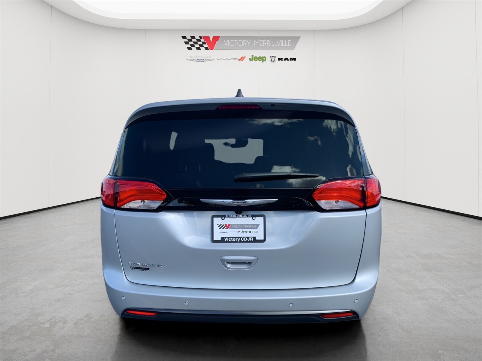 2026 Chrysler Voyager LX photo 4