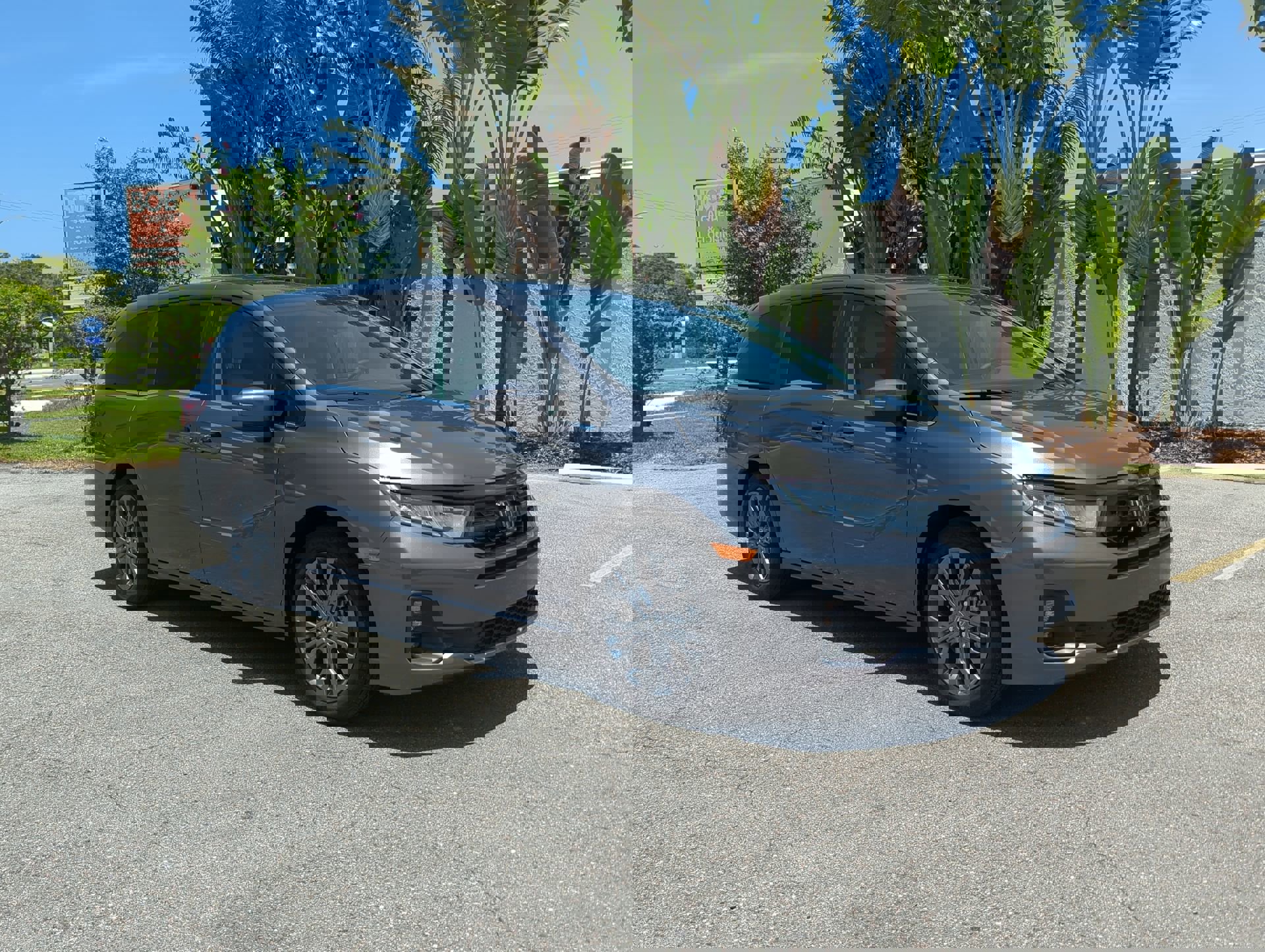 2025 Honda Odyssey Touring photo 2