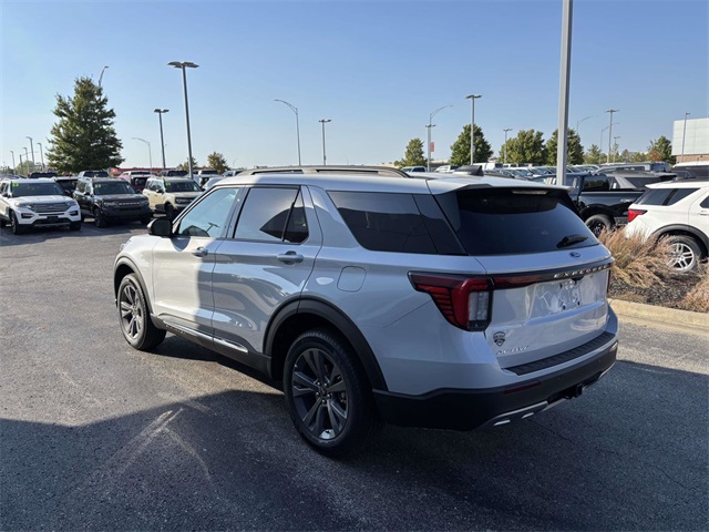 2025 Ford Explorer photo 3