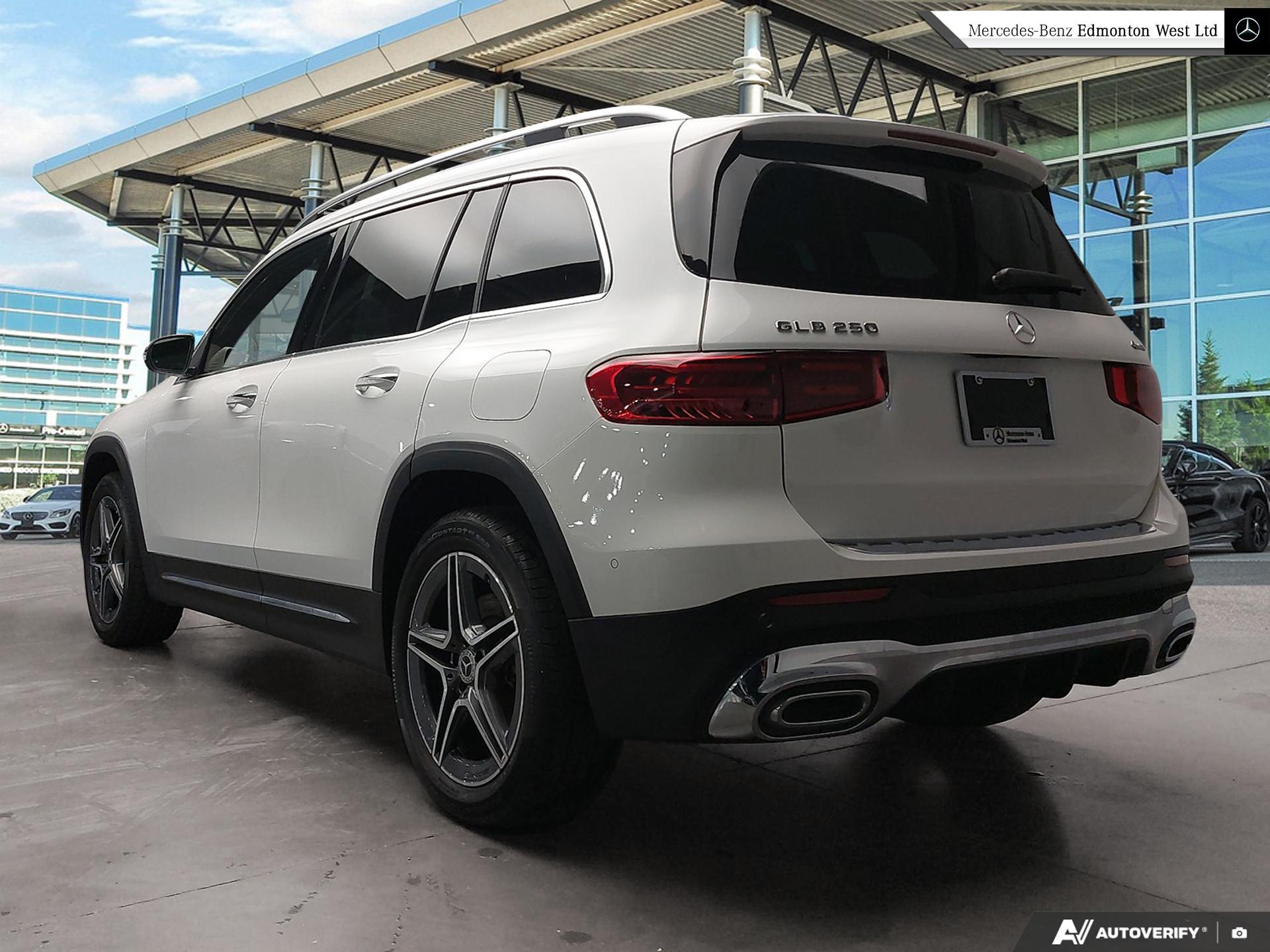 2025 Mercedes Benz GLB 250 4MATIC photo 3