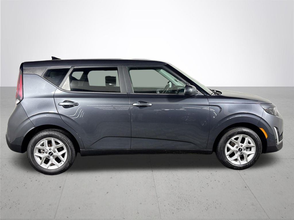 2023 Kia Soul LX photo 4