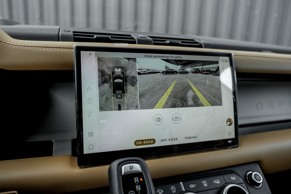 2025 Land Rover Defender 110 S photo 13