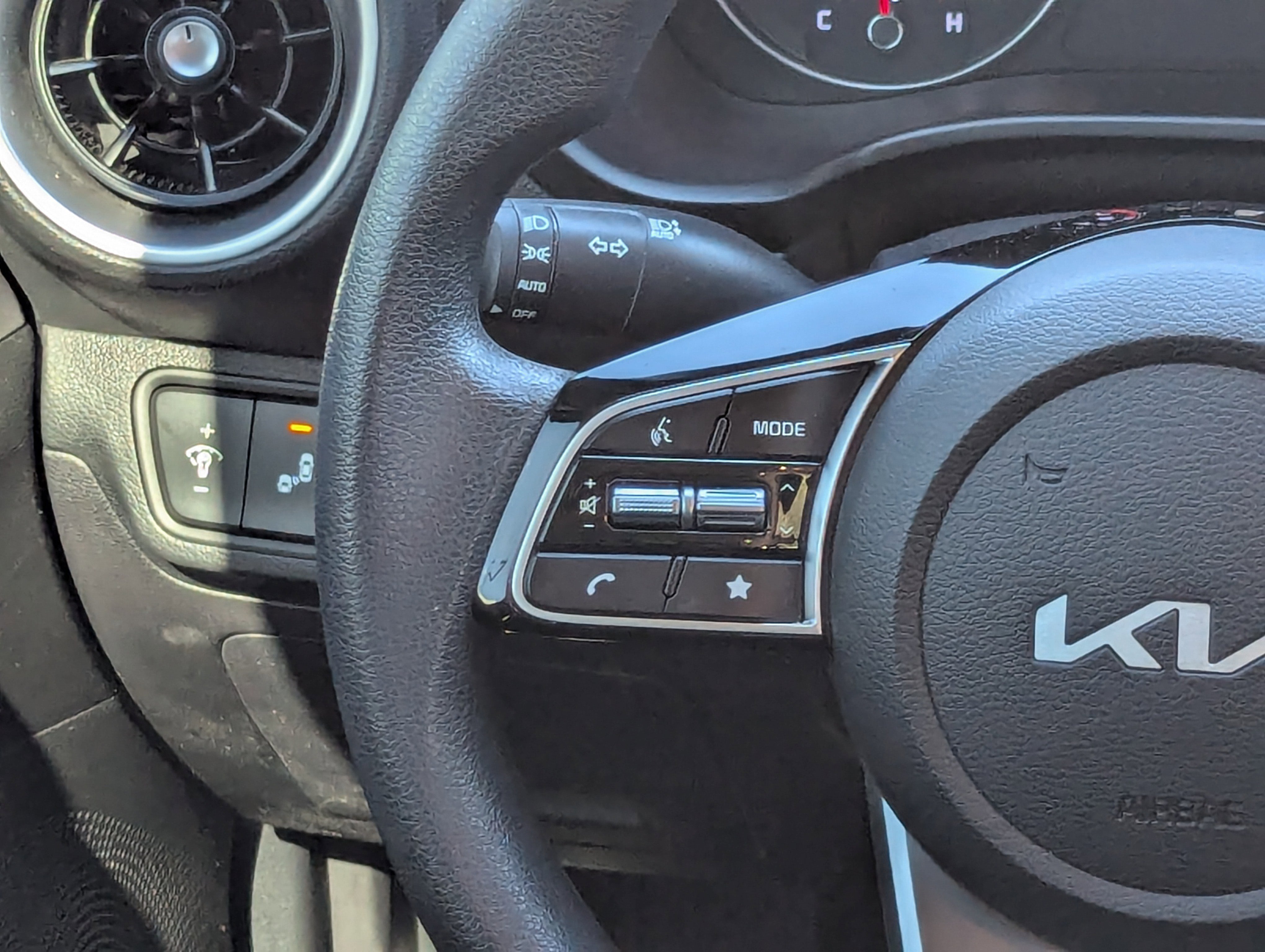 2023 Kia Forte LXS photo 4