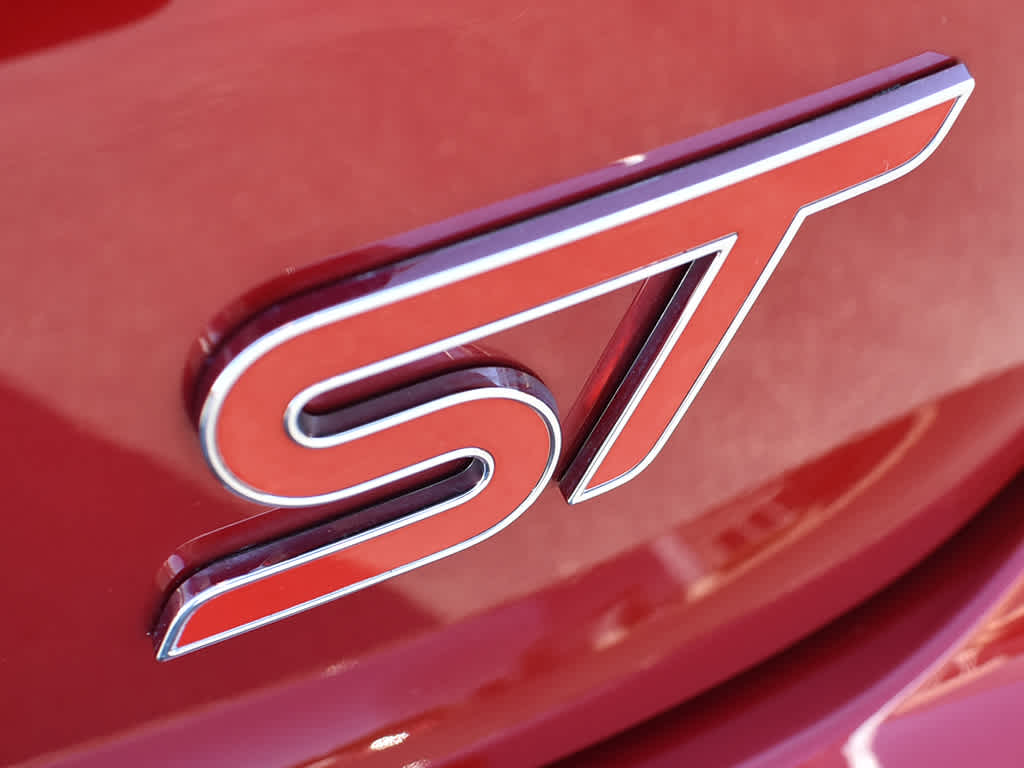 2022 Ford Edge ST photo 5