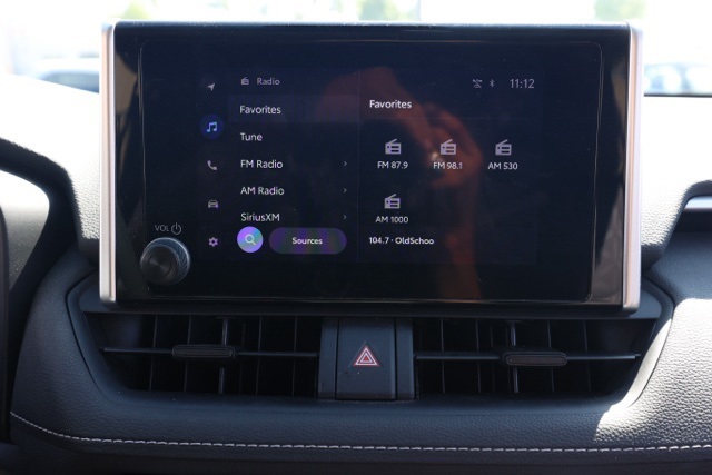 2024 Toyota RAV4 XLE photo 25