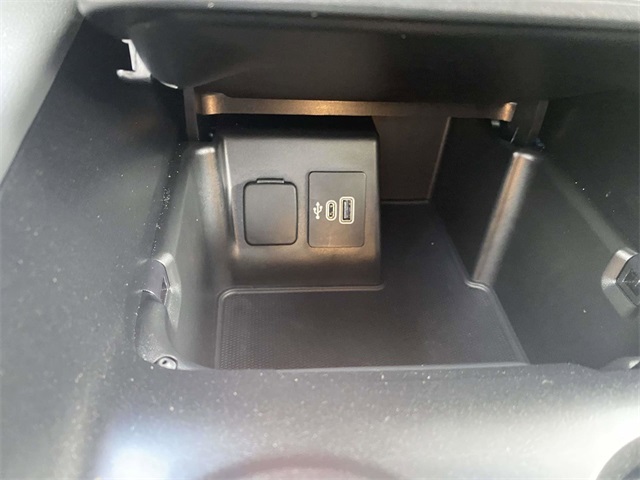 2025 Ford Explorer photo 21