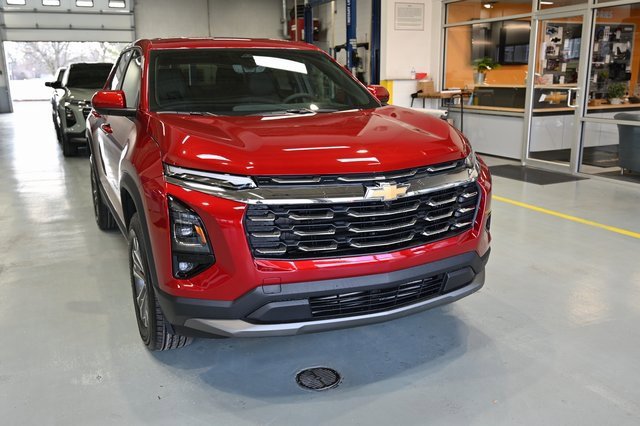 2026 Chevrolet Equinox LT photo 2