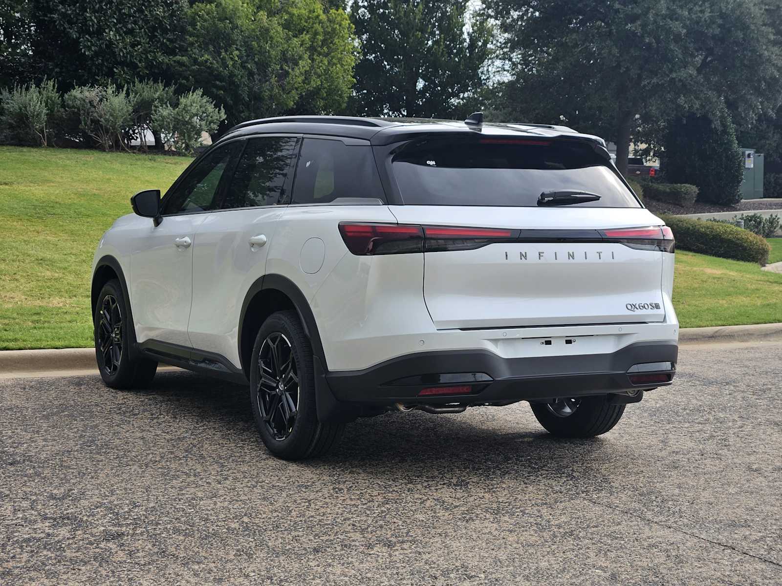 2026 Infiniti QX60 Luxe AWD photo 3