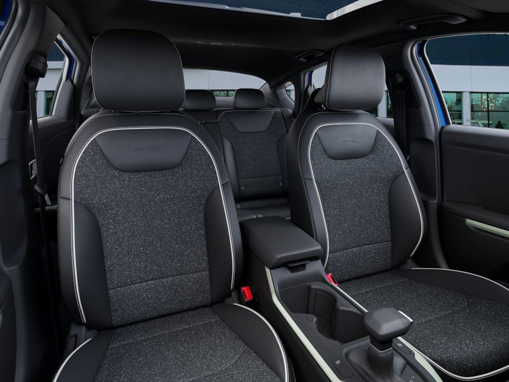 2025 Kia K4 GT-Line photo 14