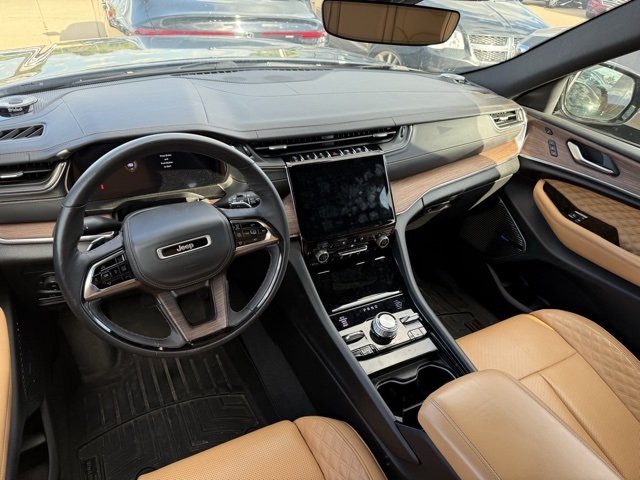 2023 Jeep Grand Cherokee Summit photo 5