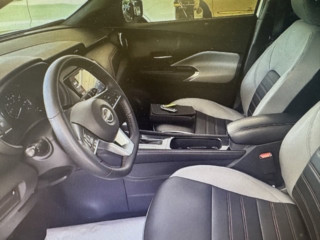2023 Nissan Kicks SR photo 3