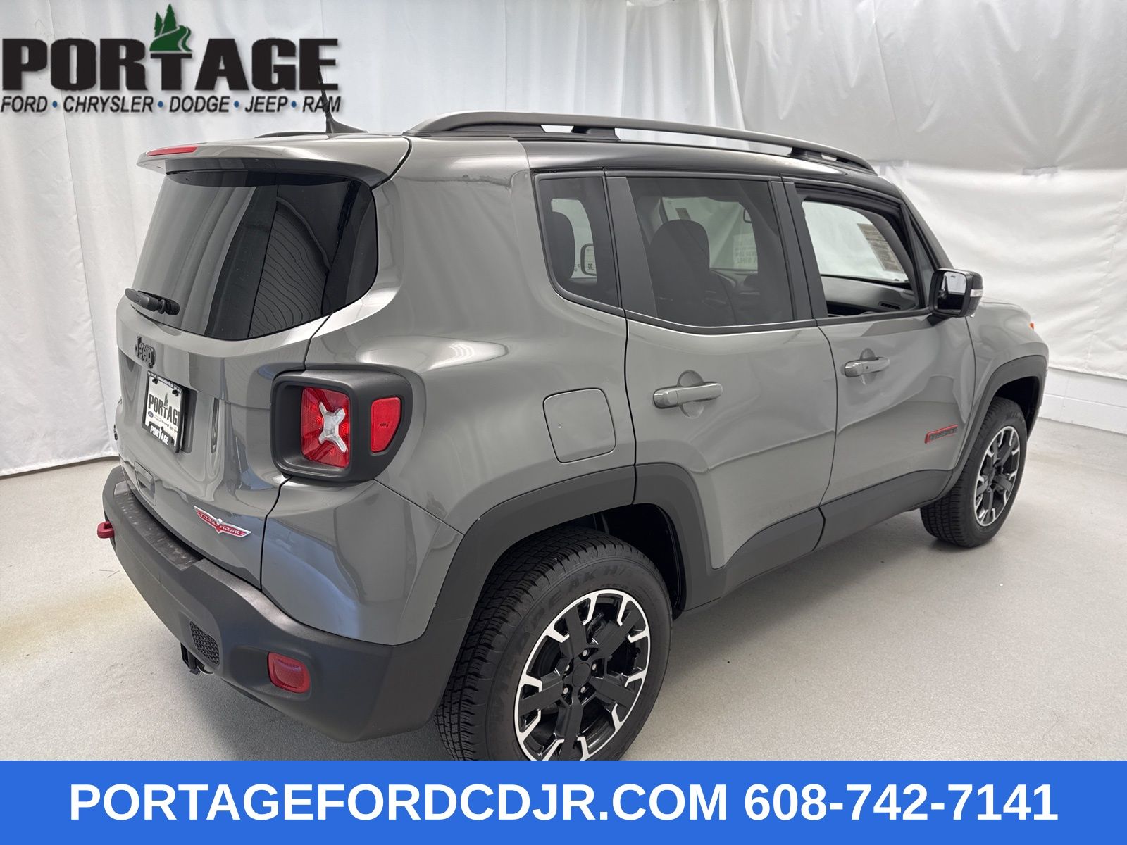 2023 Jeep Renegade Trailhawk photo 2