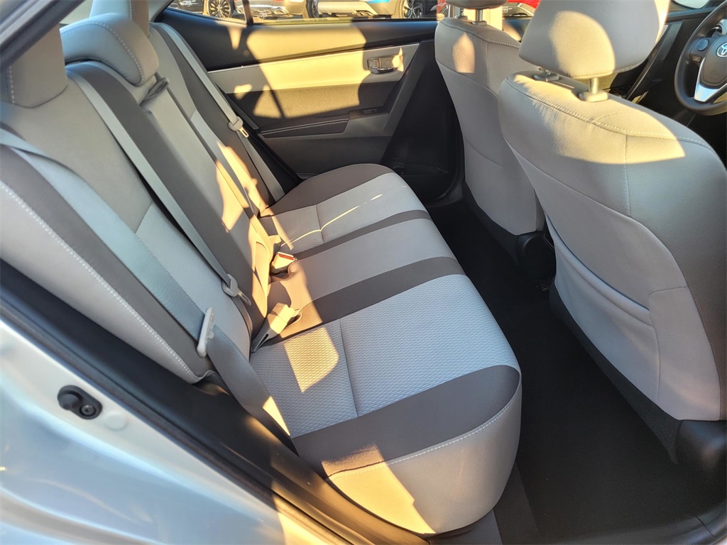 2018 Toyota Corolla L photo 16