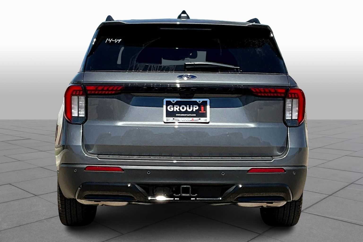 2025 Ford Explorer ST-Line photo 2