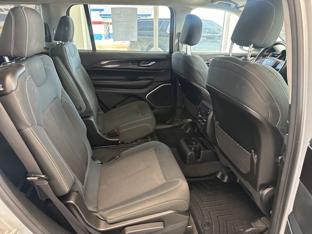 2022 Jeep Grand Cherokee Laredo photo 11