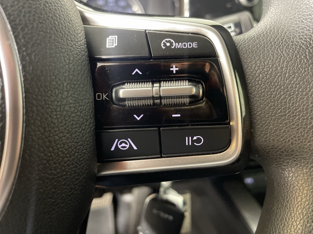 2022 Kia Sorento LX photo 15