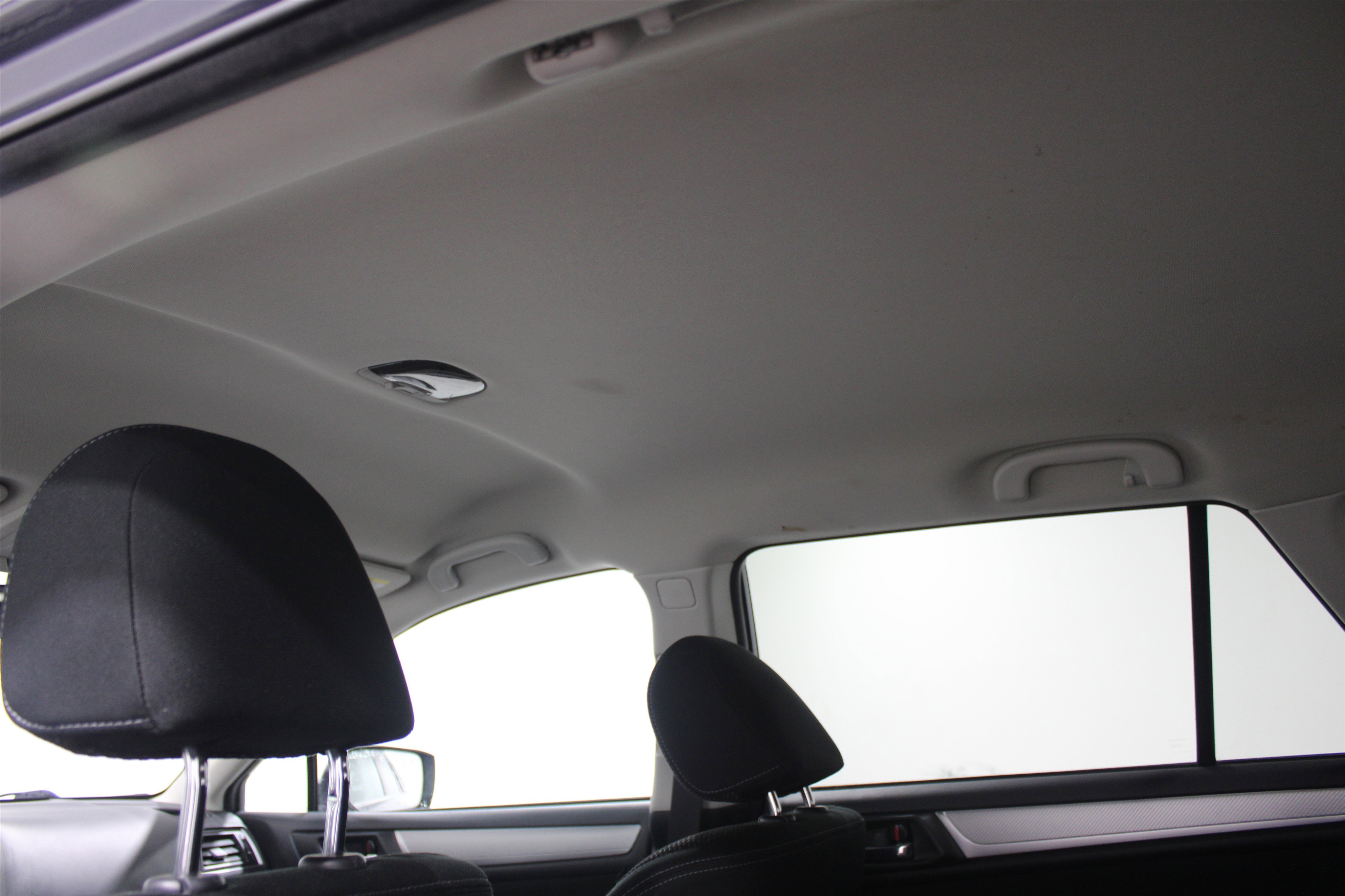 2017 Subaru Outback Premium photo 2