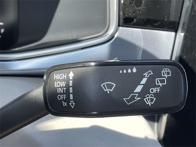 2025 Volkswagen Taos SE photo 24