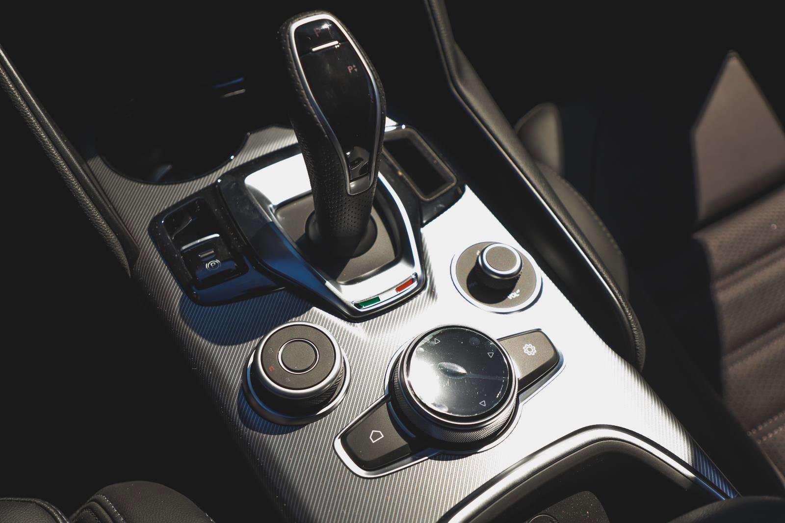 2025 Alfa Romeo Giulia Base photo 31