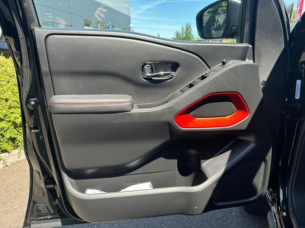2025 Nissan Frontier PRO-4X photo 13