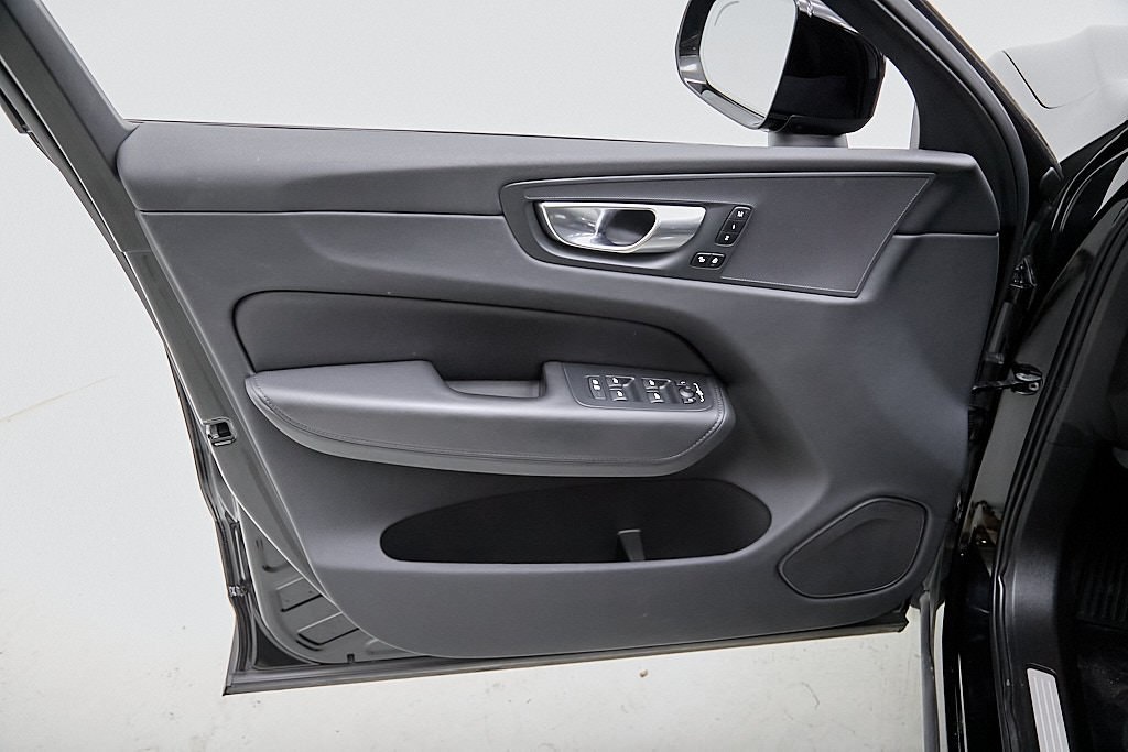 2024 VOLVO XC60 - Image 9