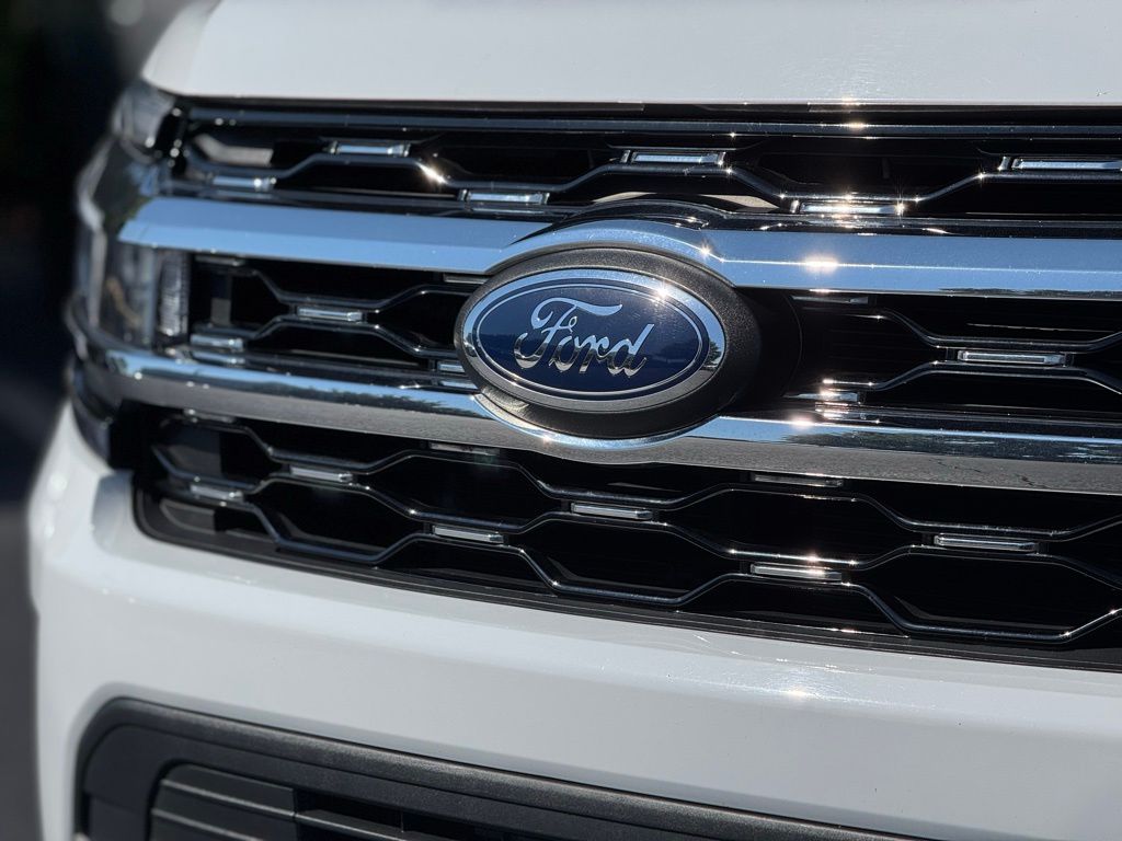 2024 Ford Expedition Limited photo 3