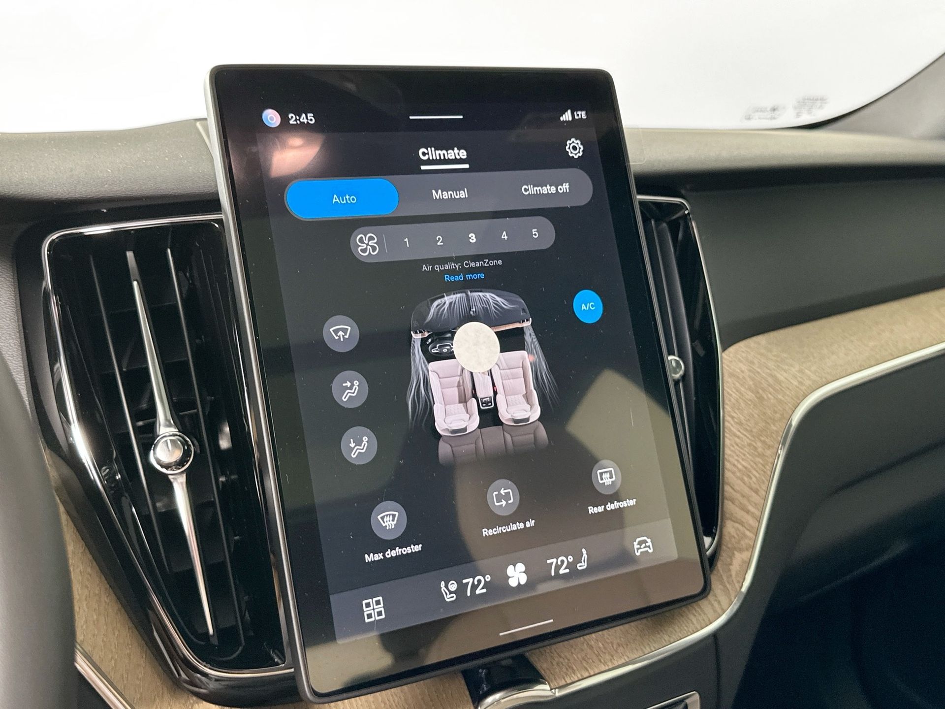 2026 Volvo XC60 B5 Core photo 12